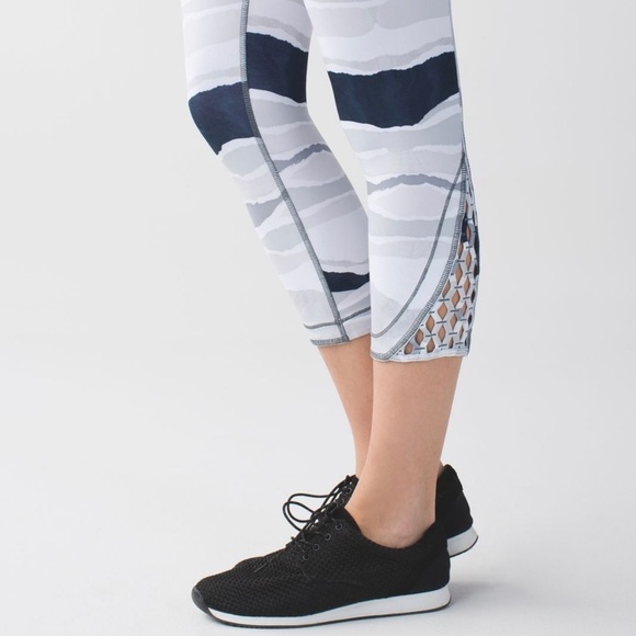 Lululemon True Self Crop Leggings Bleacher Stripe Sz 4 - Picture 9 of 12